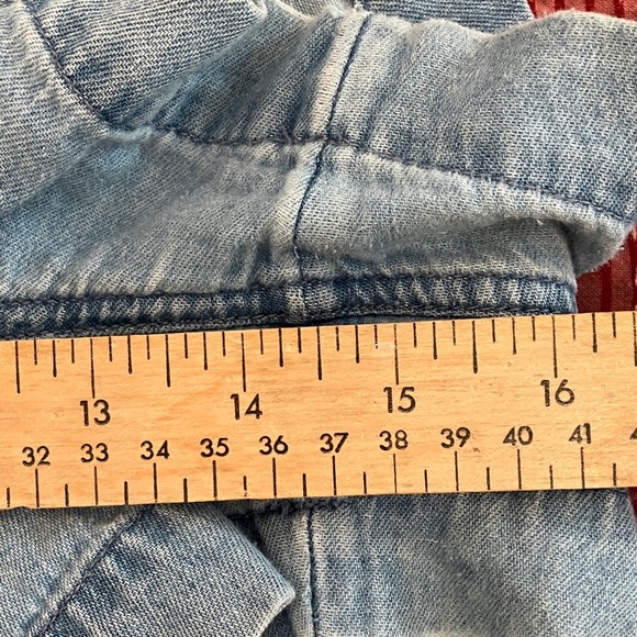 American Eagle Outfitters women’s large faded jeans Light Blue denim shorts - Picture 8 of 12